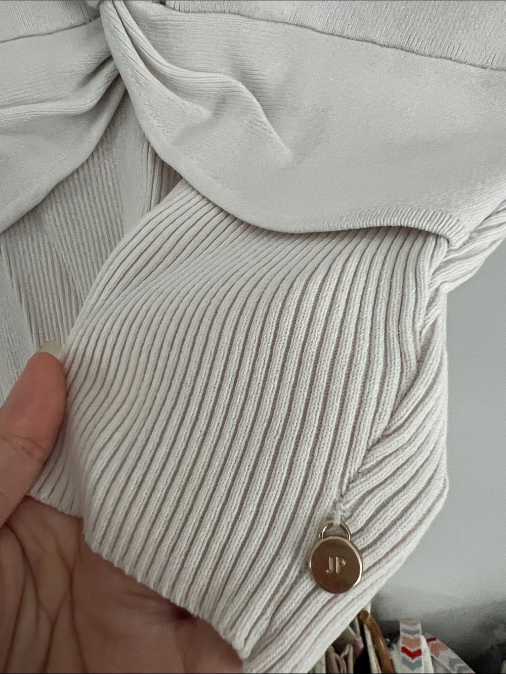 Jaspal crop Top in off white color - Picture 4 of 6